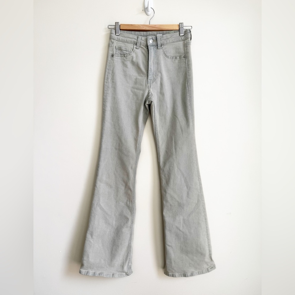 H&M Tall 32” Flare Wide Leg Jeans size 4 light dirty blue wash